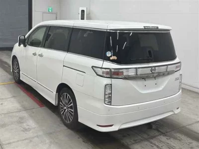 Nissan ELGRAND  с аукциона в Японии