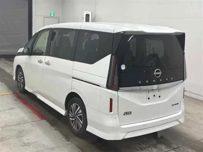 Nissan SERENA  с аукциона в Японии