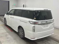 Nissan ELGRAND лот № 30217 оценка 4  с аукциона в Японии 1