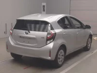 Toyota AQUA лот № 50009 оценка R  с аукциона в Японии 1