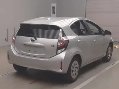 Toyota AQUA  с аукциона в Японии