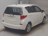 Toyota RACTIS лот № 9015 оценка R  с аукциона в Японии 1