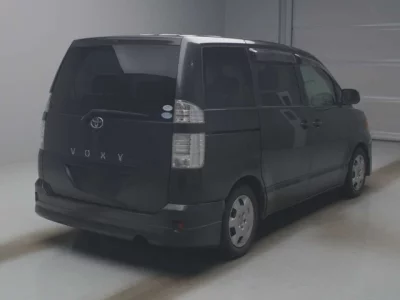 Toyota VOXY  с аукциона в Японии