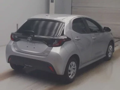 Toyota YARIS  с аукциона в Японии