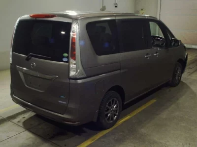 Nissan SERENA  с аукциона в Японии