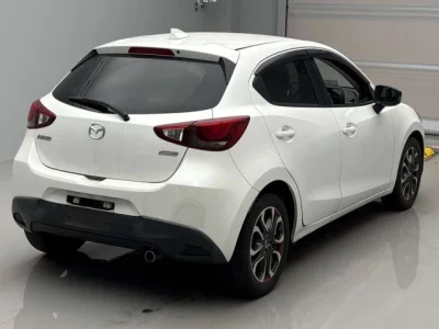 Mazda DEMIO  с аукциона в Японии