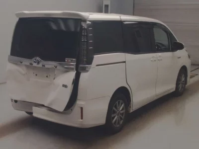 Toyota VOXY  с аукциона в Японии