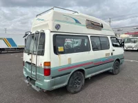 Toyota HIACE VAN лот № 62025 оценка R  с аукциона в Японии 1