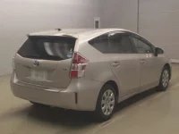 Toyota PRIUS ALPHA лот № 82017 оценка 4  с аукциона в Японии 1