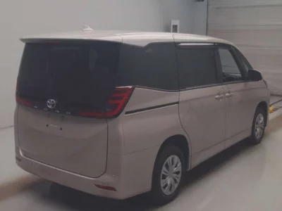 Toyota NOAH  с аукциона в Японии