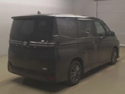 Toyota VOXY  с аукциона в Японии