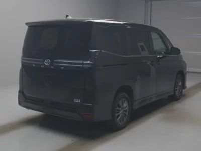 Toyota VOXY  с аукциона в Японии