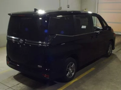 Toyota VOXY  с аукциона в Японии