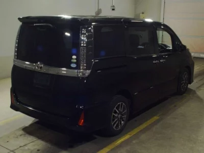 Toyota VOXY  с аукциона в Японии