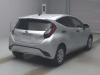 Toyota AQUA лот № 22085 оценка 3.5  с аукциона в Японии 1