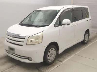 Toyota NOAH  с аукциона в Японии