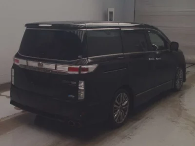 Nissan ELGRAND  с аукциона в Японии