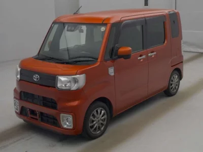 Toyota PIXIS MEGA  с аукциона в Японии