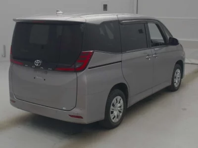 Toyota NOAH  с аукциона в Японии