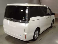 Toyota VOXY лот № 34 оценка 3.5  с аукциона в Японии 1