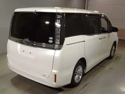 Toyota VOXY  с аукциона в Японии