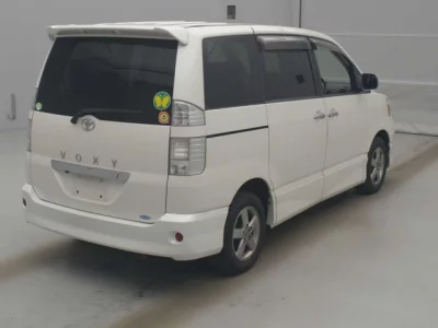Toyota VOXY  с аукциона в Японии