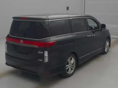 Nissan ELGRAND  с аукциона в Японии