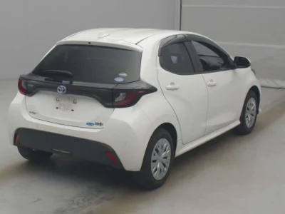 Toyota YARIS  с аукциона в Японии