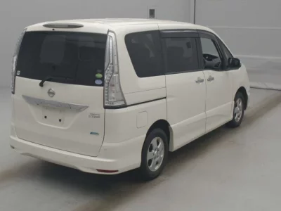 Nissan SERENA  с аукциона в Японии