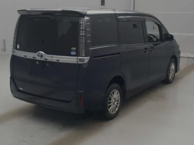 Toyota VOXY  с аукциона в Японии