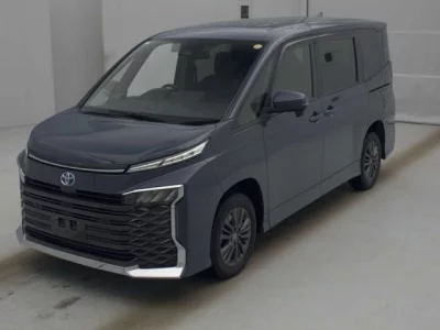 Toyota VOXY  с аукциона в Японии