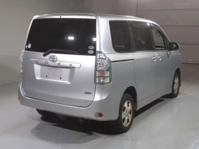 Toyota VOXY  с аукциона в Японии
