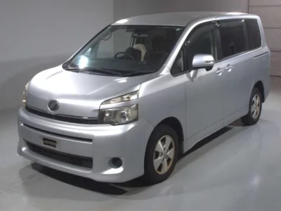 Toyota VOXY  с аукциона в Японии