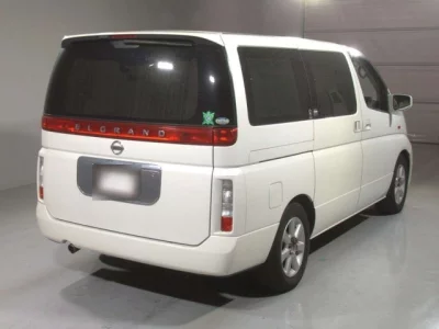 Nissan ELGRAND  с аукциона в Японии