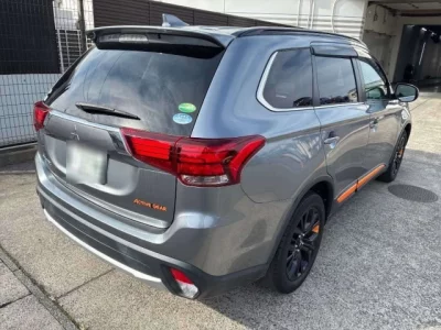 Mitsubishi OUTLANDER  с аукциона в Японии