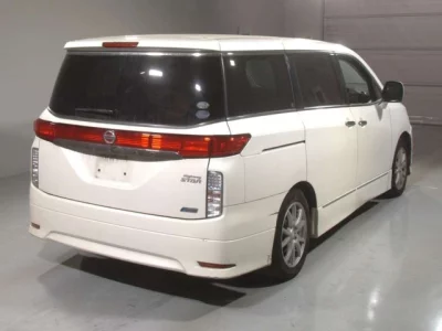 Nissan ELGRAND  с аукциона в Японии
