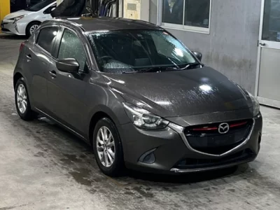 Mazda DEMIO  с аукциона в Японии