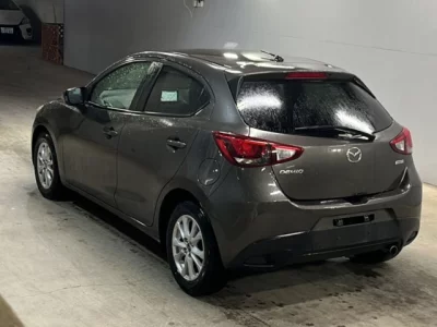 Mazda DEMIO  с аукциона в Японии
