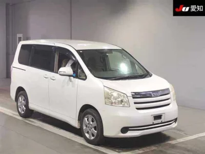 Toyota NOAH  с аукциона в Японии
