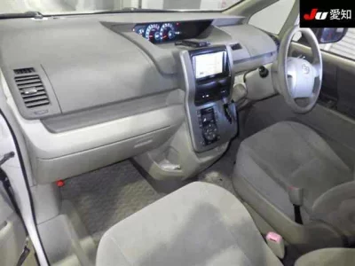 Toyota NOAH  с аукциона в Японии