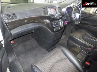 Nissan ELGRAND  с аукциона в Японии