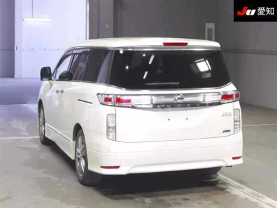 Nissan ELGRAND  с аукциона в Японии