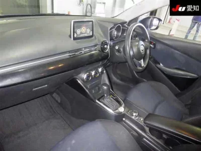 Mazda DEMIO  с аукциона в Японии