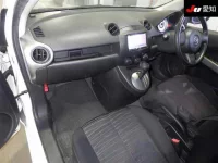 Mazda DEMIO лот № 30121 оценка 3  с аукциона в Японии 2