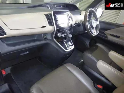 Nissan SERENA  с аукциона в Японии