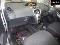 Toyota VITZ лот № 3044 оценка 4  с аукциона в Японии 2