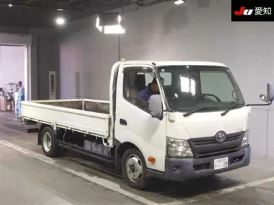Toyota DYNA  с аукциона в Японии
