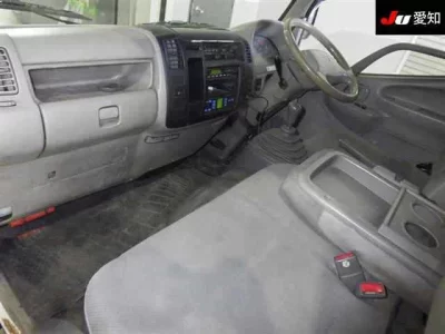 Toyota DYNA  с аукциона в Японии