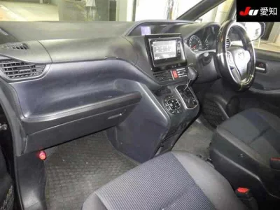 Toyota NOAH  с аукциона в Японии