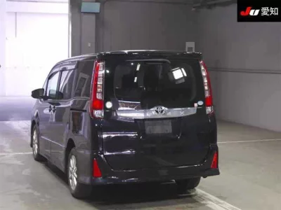 Toyota NOAH  с аукциона в Японии